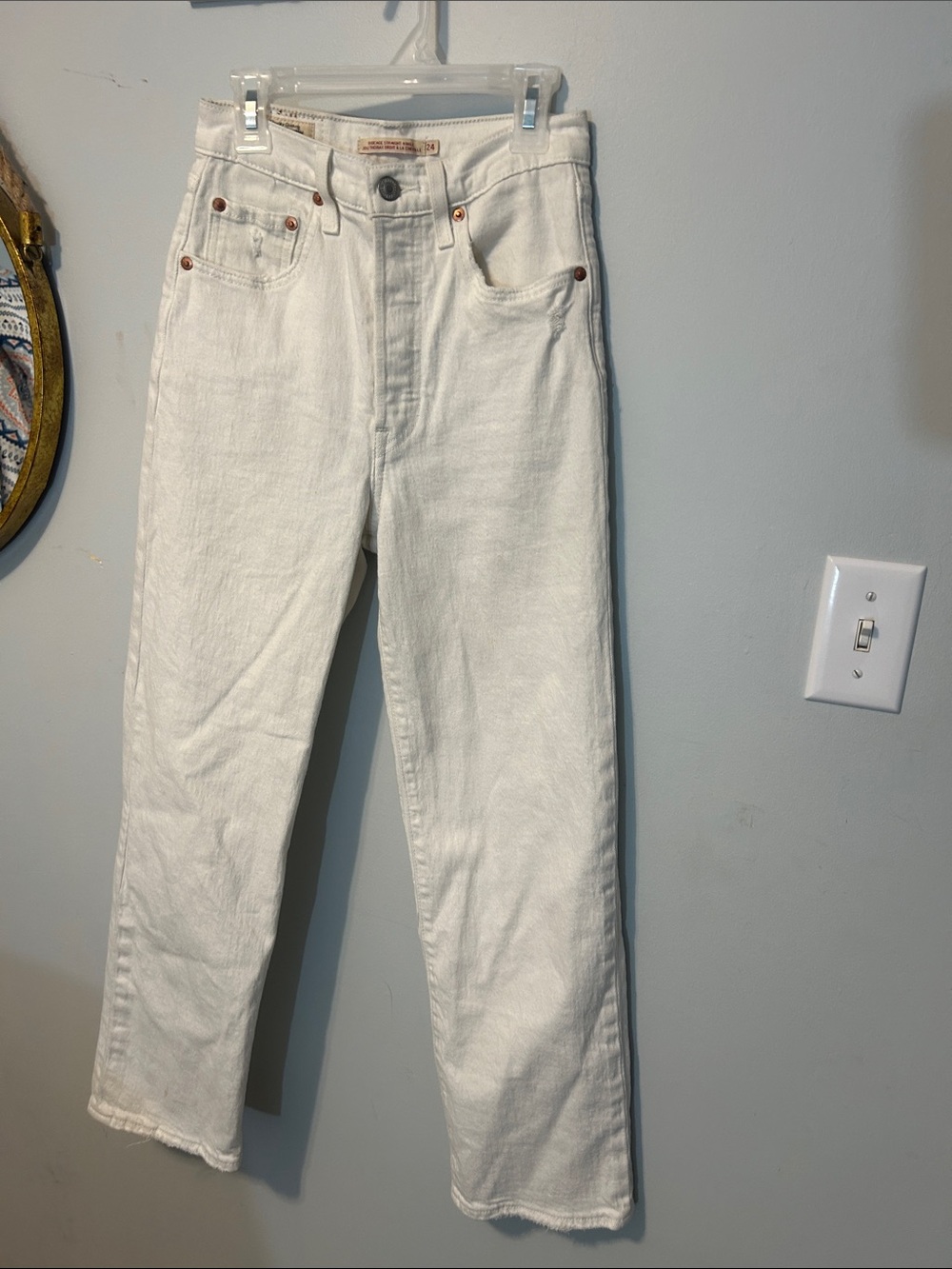 Levi’s White woman’s Straight-Leg Jeans - Classic Casual Style